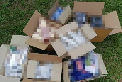 Barangan kosmetik yang dirampas di Tumpat pada minggu lalu.