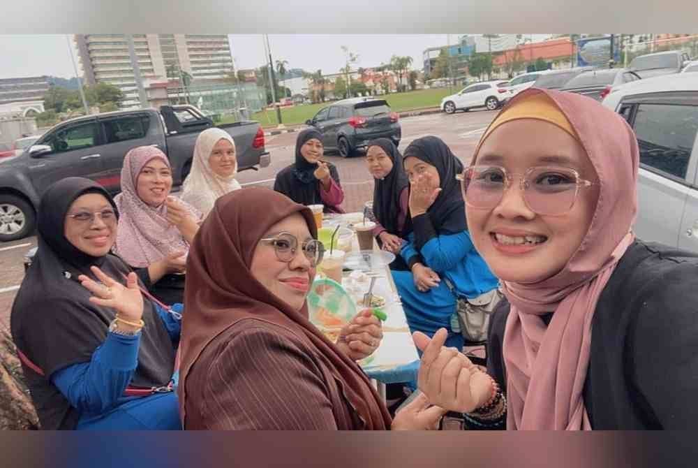 Noordeyana bersama kumpulan Projek Jalinan Kasih bagi agihan sarapan pagi percuma kepada masyarakat di Kuantan.