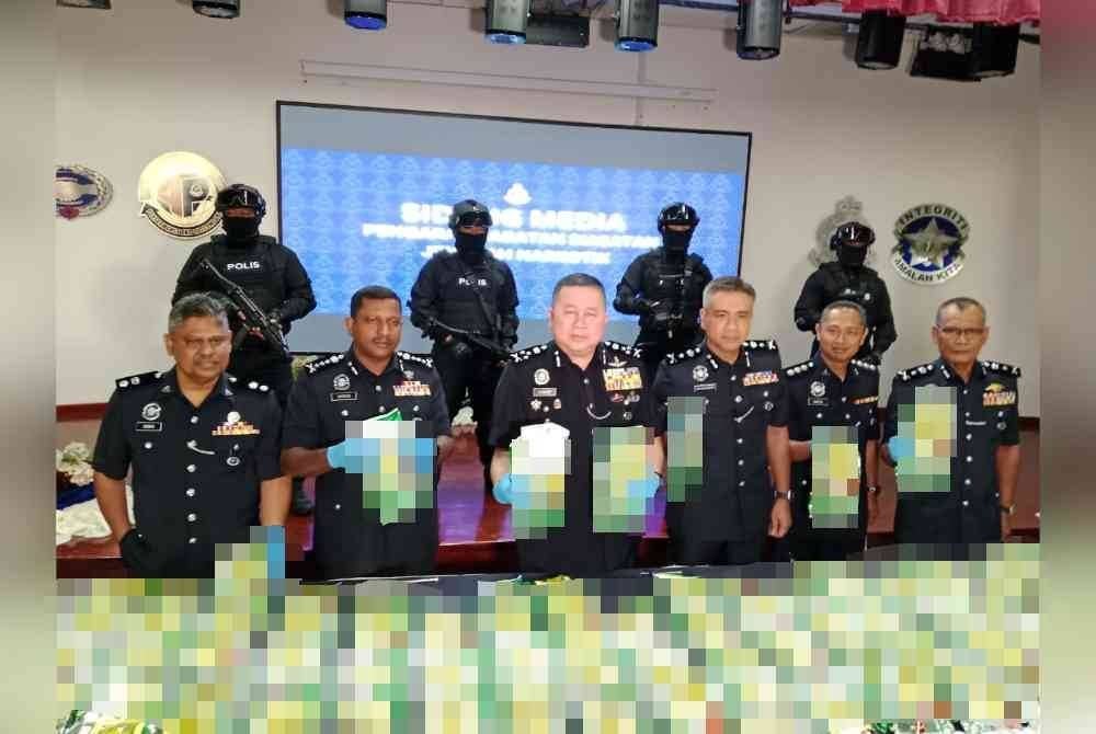 Antara dadah jenis syabu yang dirampas susulan tangkapan pasangan kekasih di sebuah rumah tumpangan di Sekinchan, Sabak Bernam pada 21 November lalu.