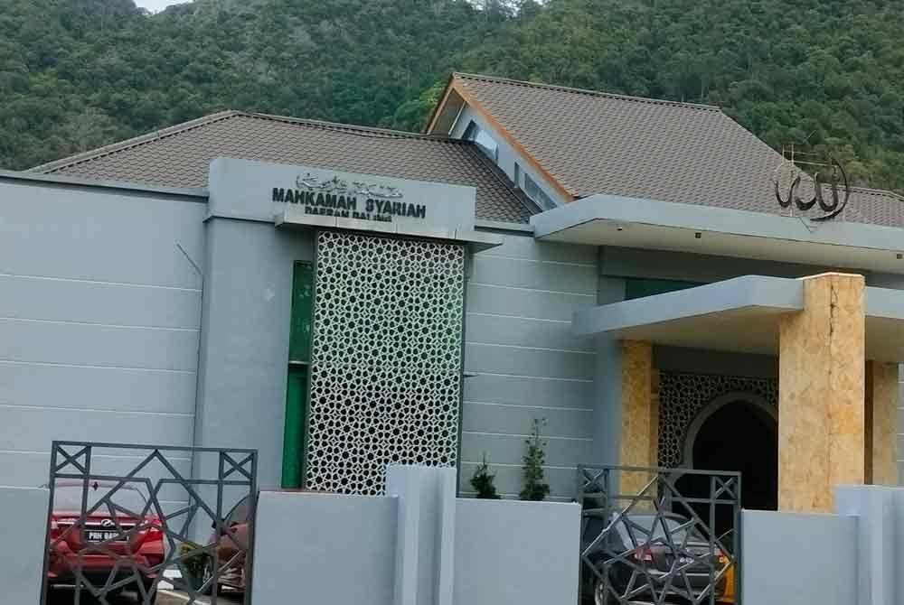 Seorang penjawat awam dan pasangannya mengaku tidak bersalah atas pertuduhan berkhalwat di Mahkamah Rendah Syariah Baling pada Isnin.