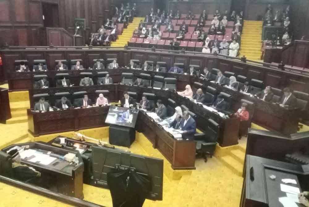 Suasana ketika sesi sidang DUN hari ketiga pada Isnin.
