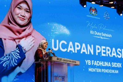 Fadhlina ketika menyampaikan ucapan pada Majlis Peluncuran Kit Duta Sahsiah Peringkat Kebangsaan Tahun 2024 di Pusat Konvensyen HGH Sentul hari ini. - Foto: Bernama