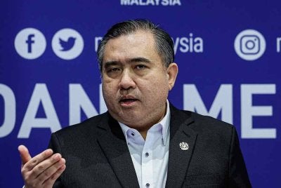 Anthony Loke ketika sidang media selepas mempengerusikan Mesyuarat Pasukan Logistik Kebangsaan (NLTF) Bilangan 2 Tahun 2024, hari ini. Foto Bernama