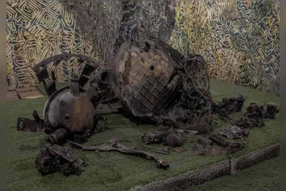 Pusat pakar forensik Ukraine mengumpulkan serpihan misil dilancarkan Rusia ke atas bandar Dnipro.