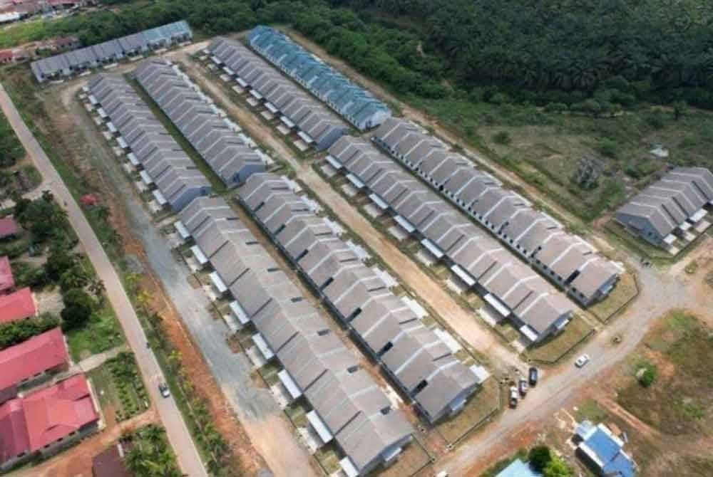 Projek Rumah Pahang di Felda Jengka 11 sedang dalam proses pembinaan dan penyiapan yang sudah pun mencapai 80 peratus siap dan dijangka diserahmilik kepada pembeli pada suku pertama 2025. Foto Ihsan Azjuriyahti