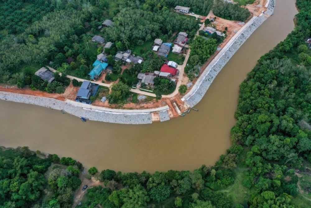 Sungai Golok di Rantau Panjang juga meningkat kepada 8.41 meter berbanding 8.27 meter pagi Selasa.