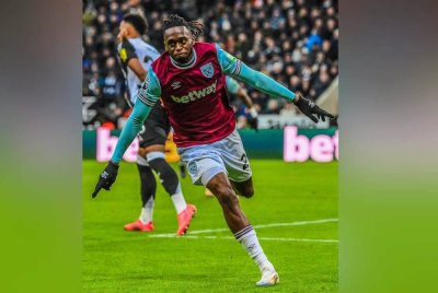 Aaron Wan-Bissaka pencetak gol kedua West Ham United ketika berkunjung ke St James' Park.