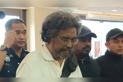 Deanesh dibawa ke Mahkamah Majistret Kuala Lumpur pada Selasa, bagi menghadapi satu pertuduhan membunuh ibunya yang disimpan dalam peti sejuk beku, tiga tahun lalu.