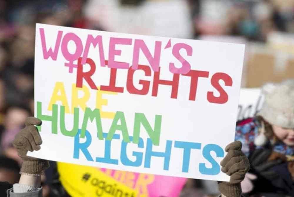 Wanita paling lantang melakukan protes mempertahankan hak mereka dan menuntut kesamaan jantina. - AFP