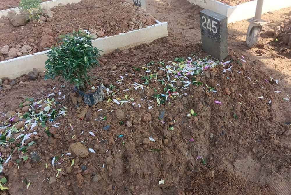 Pusara Norlia di Tanah Perkuburan Islam Sungai Tangkas. FOTO/ Ihsan Abdul Azim.