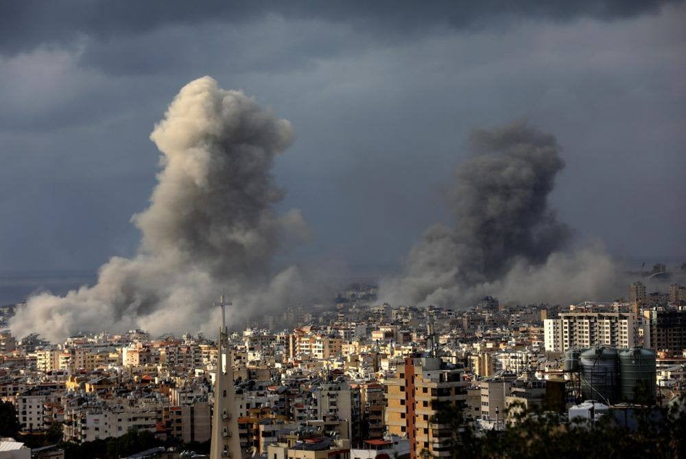 Serangan udara Israel di pinggir bandar selatan Beirut, Lubnan pada Isnin menyebabkan sekurang-kurangnya 36 orang terbunuh dan 17 orang lain cedera. Foto Xinhua