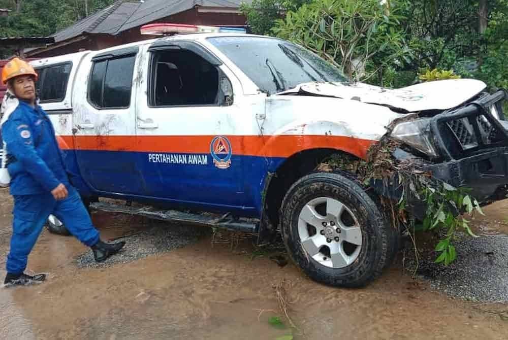 Semasa kejadian mereka dalam perjalanan menuju ke PPS Sekolah Kebangsaan Pak Badol, Mahligai. FOTO: APM