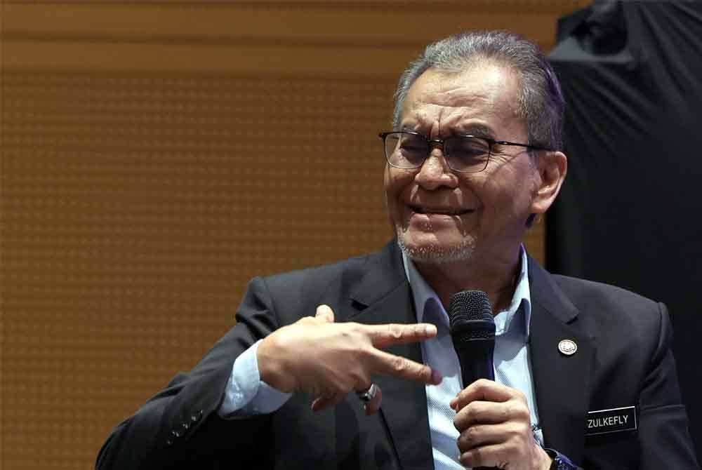 Menteri Kesihatan, Datuk Seri Dr Dzulkefly Ahmad selaku Moderator pada Sidang Selari 4 bertajuk 'Mengutamakan Kesejahteraan dan Kesihatan Mental" sempena Festival Idea Putrajaya di Pusat Konvensyen Antarabangsa Putrajaya (PICC) pada Rabu. Foto Bernama