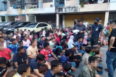 Kawasan Flat Pandan Mewah di sini, yang menjadi lubuk warga asing digempur, pada Selasa.