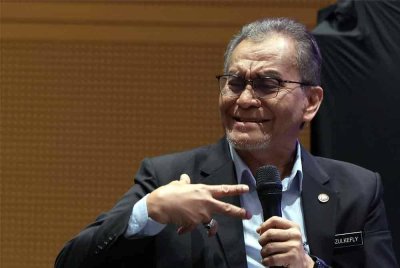 Menteri Kesihatan, Datuk Seri Dr Dzulkefly Ahmad selaku Moderator pada Sidang Selari 4 bertajuk 'Mengutamakan Kesejahteraan dan Kesihatan Mental" sempena Festival Idea Putrajaya di Pusat Konvensyen Antarabangsa Putrajaya (PICC) pada Rabu. Foto Bernama