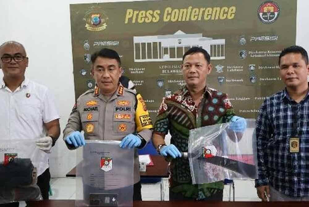 Polis menunjukkan bahan bukti pada sidang media baru-baru ini. - Agensi