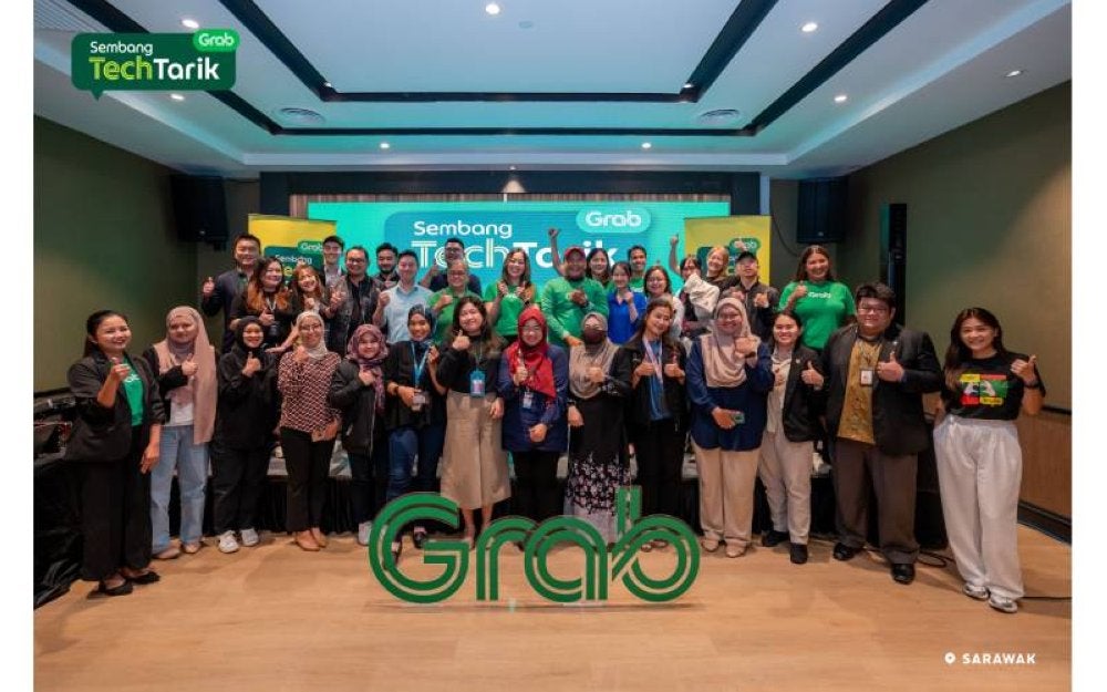 Sehingga kini, lebih 40,000 rakan pemandu tempatan di Sarawak, termasuk lebih 60 orang kurang upaya (OKU) dan lebih 700 wanita telah mendapat peluang pendapatan melalui Grab.