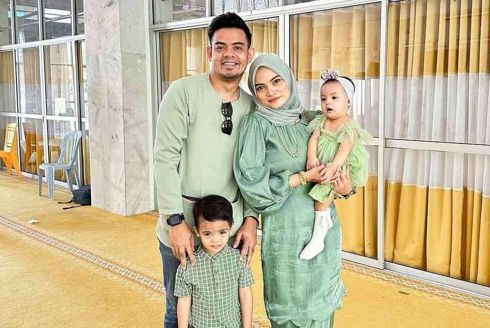 Mohamad Fariswan bersama keluarga kecilnya.
