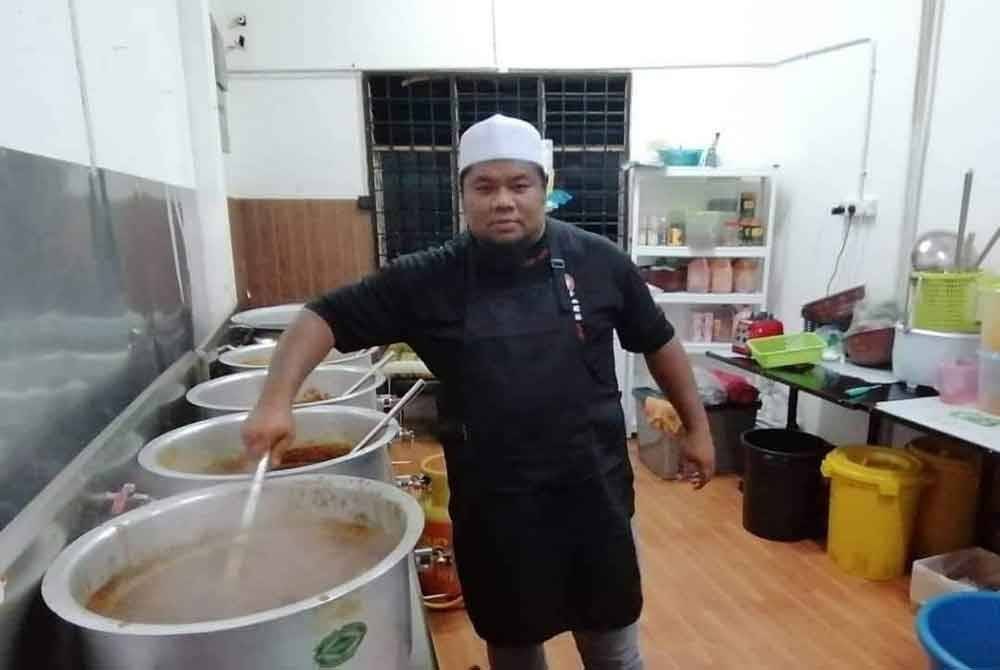 Mohd Afiq turut membuat keputusan tidak menerima tempahan sehingga Januari tahun depan bagi membantu mangsa banjir.