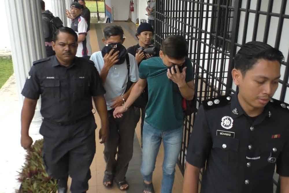 Kedua-dua tertuduh ketika dibawa ke Mahkamah Balik Pulau, pada Jumaat.