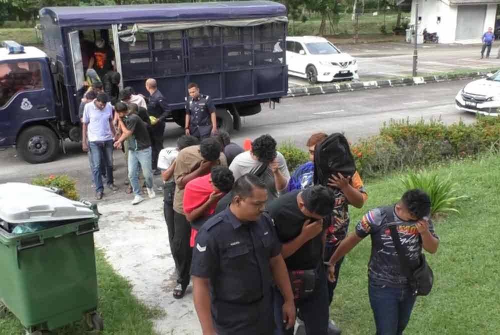 Kesemua tertuduh dibawa ke Mahkamah Balik Pulau, pada Jumaat.