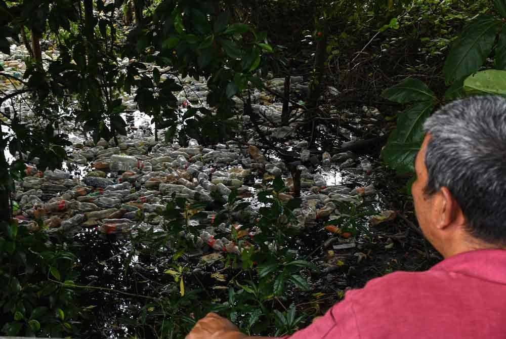 CAP kesal dengan sikap sebilangan masyarakat di negeri ini yang masih mengamalkan mentaliti kelas ketiga dengan gemar membuang sampah di merata tempat hingga menimbulkan pelbagai masalah. Foto Bernama