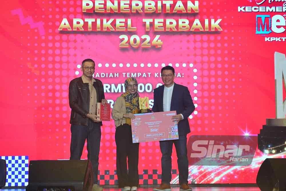 Laporan khas bertajuk 'Tangki Air Bangkai' oleh Nor Syamira Liana Nor Ashaha berjaya meraih tempat ketiga bagi kategori sama dengan membawa pulang RM1,000 serta trofi.