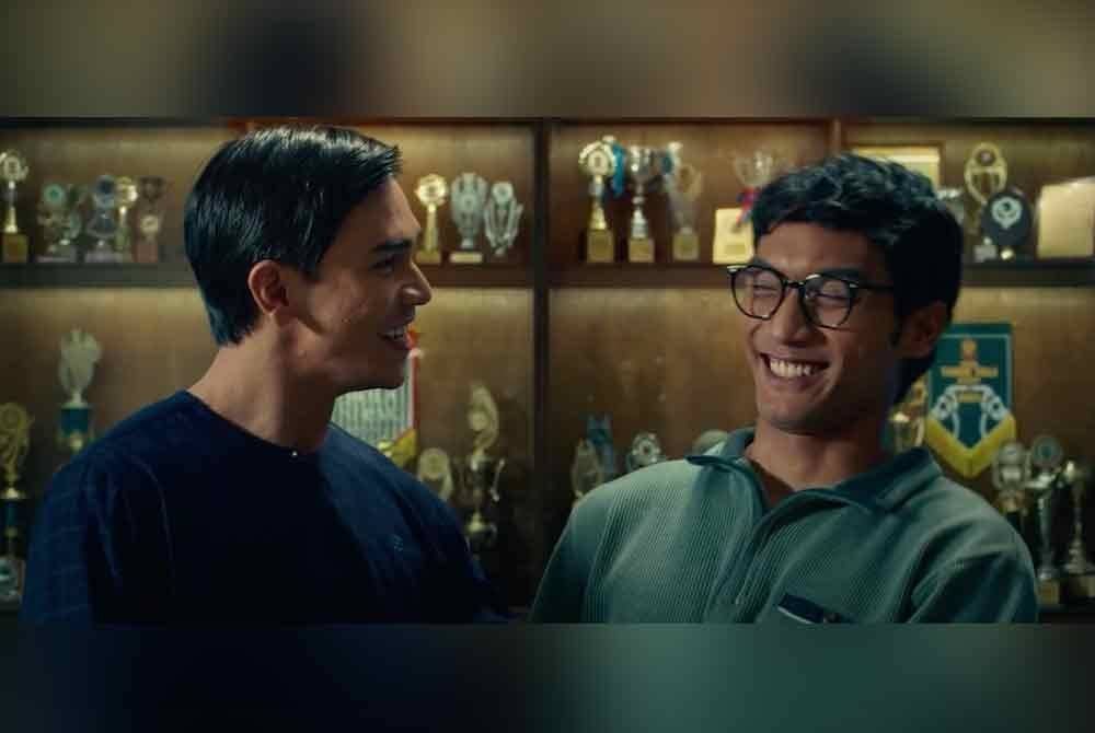 Hubungan adik-beradik yang akrab tercalar kerana hasutan orang luar.