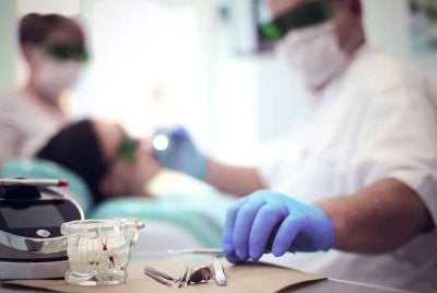 JKN Pahang serbu sebuah premis yang disyaki beroperasi sebagai klinik pergigian swasta tidak berdaftar dan dikendalikan pengamal tidak bertauliah. Foto hiasan