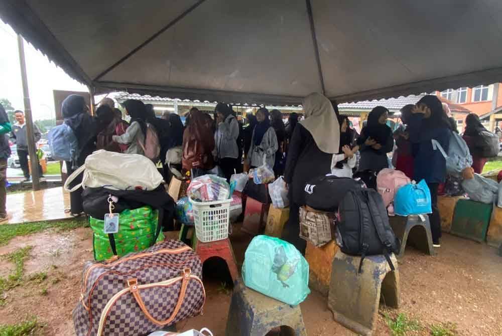 Seramai 189 calon SPM dari Rantau Panjang yang terkesan dengan banjir akan dipindahkan ke beberapa buah sekolah di Pasir Mas oleh ATM melalui Op Murni pada Ahad.
