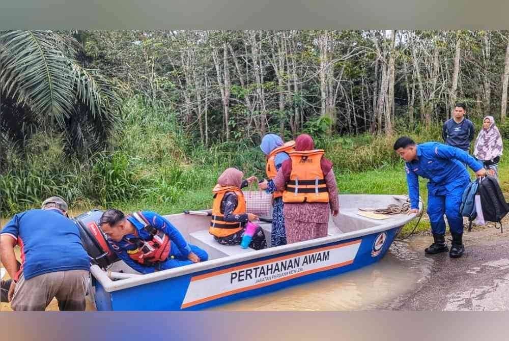 Anggota APM yang terlibat dalam operasi bantuan tersebut. Foto ihsan APM