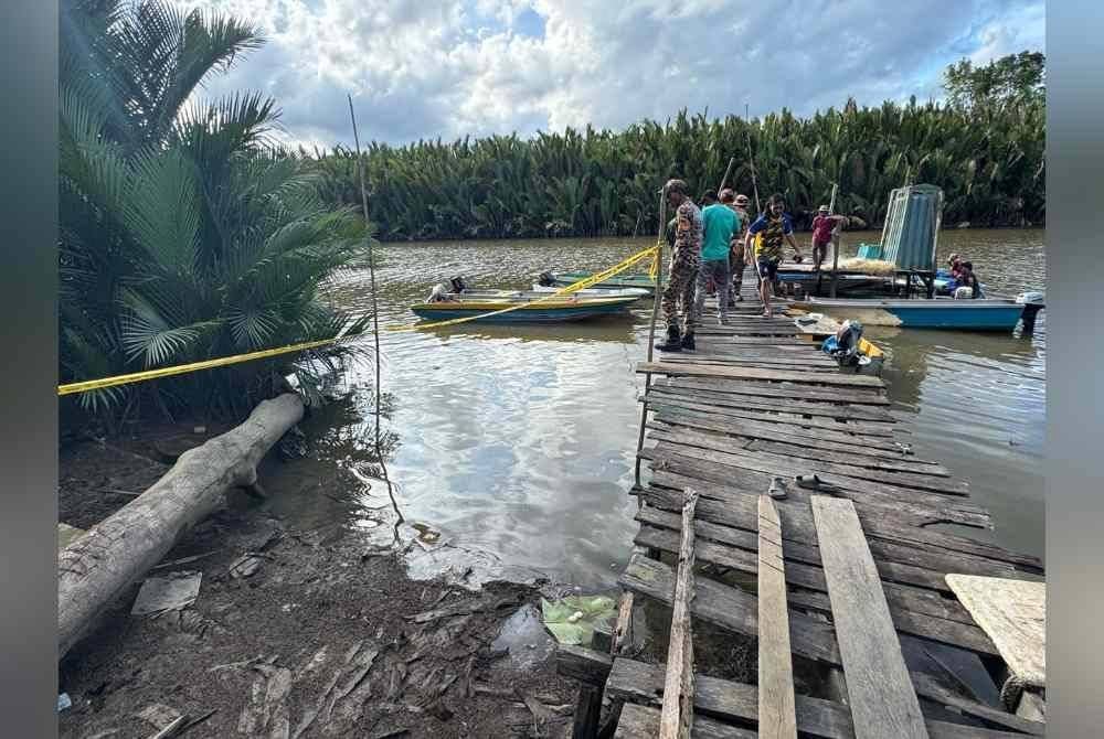 Operasi SAR mangsa dilakukan oleh pasukan bomba dan penduduk di kawasan sungai Kampung Sri Ganda, Kinabatangan.