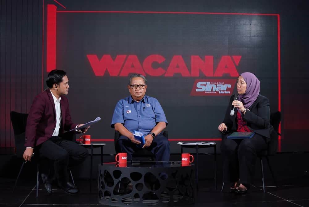 Dari kiri: Ismail, Sazali dan Nik Airina pada Wacana Sinar edisi 467 bertajuk 'Infrastruktur Lebuh Raya: Selesa dan Selamat!' yang diadakan di Kompleks Kumpulan Karangkraf.