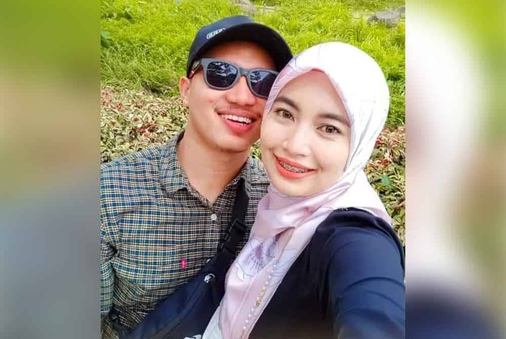 Mohd Shafiq Mohd Fauzi (kiri) bersama isterinya.