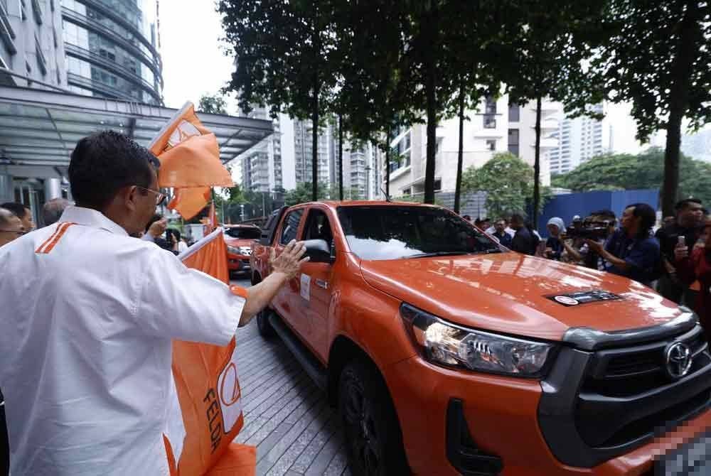 Felda melancarkan Misi Bantuan Banjir ‘Felda Gempur Bersama’ dengan jumlah sumbangan RM1.16 juta.