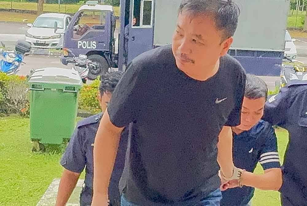 He Dapeng didenda RM2,000 selepas mengaku bersalah mencuri wang tunai di dalam pesawat pada 21 November lalu.