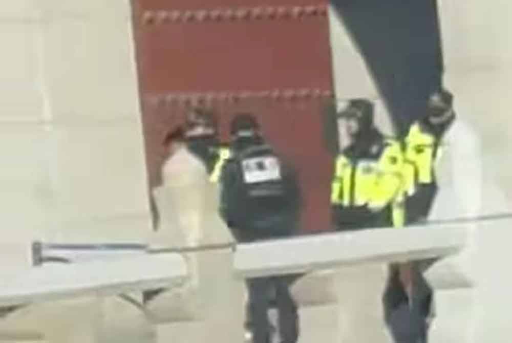 Tangkap layar hantaran Kim Seri Eina menerusi Instagram mengenai situasi semasa di Korea Selatan pada Rabu.