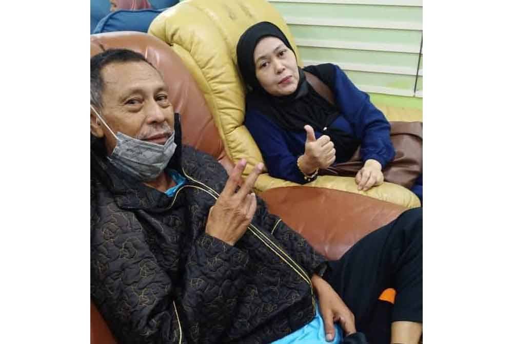 Lan bersama isterinya, Ruby.