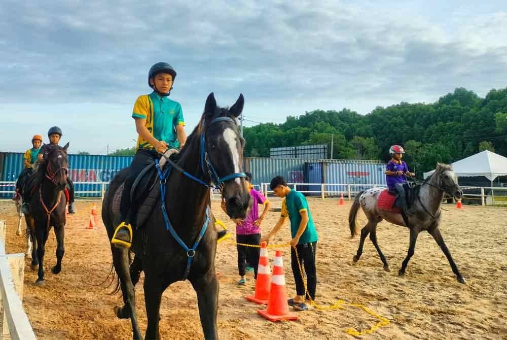 Setiap pelajar perlu memahami situasi dan keadaan kuda sebelum mengendalikan haiwan berkenaan.