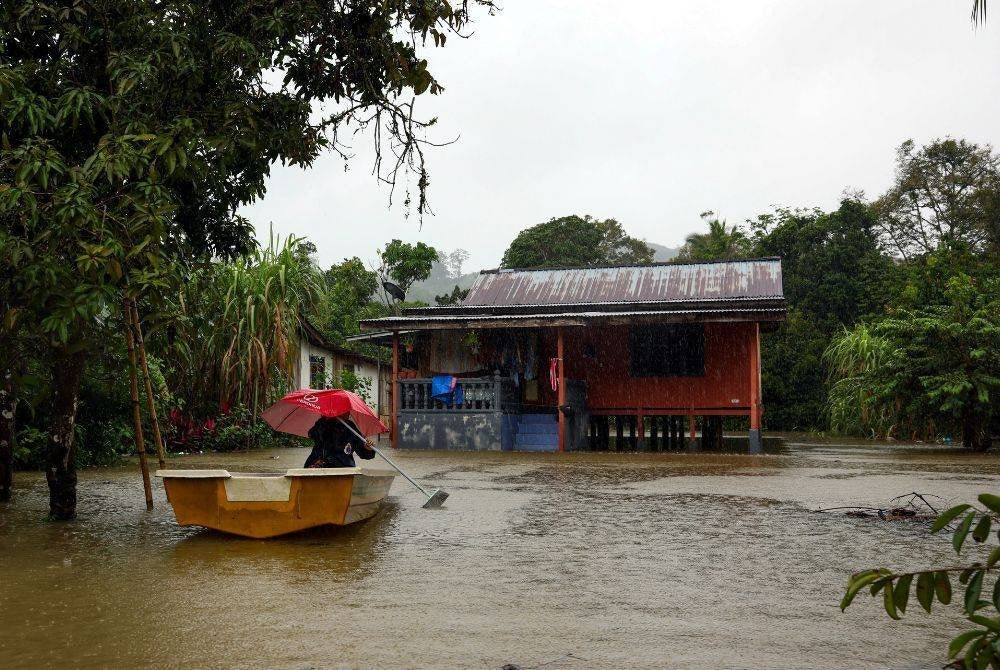 
AIR banjir boleh digunakan untuk bersuci sekiranya tiada bekalan air lain untuk berwuduk. Foto Bernama