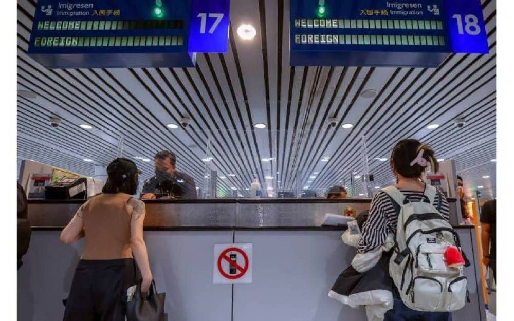 Ketelusan dalam pentadbiran mengurangkan risiko rasuah, seterusnya menarik lebih banyak pelaburan domestik dan asing. Gambar hiasan