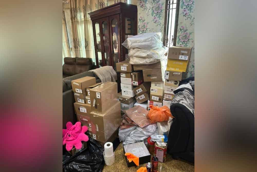 Premis ini menjual pelbagai barangan perhiasan seperti gelang, rantai, anting-anting dan pengikat rambut.