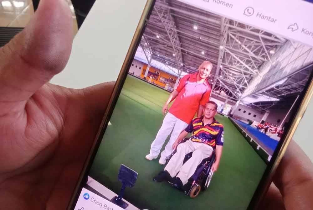 Allahyarham Husny (kanan) merupakan Pengerusi Persatuan Boling Padang OKU Negeri Sembilan sejak 2020 dan seorang penjawat awam di Pahang.