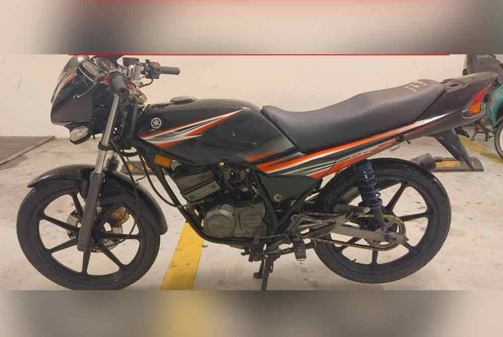 Motosikal jenis Yamaha RXZ yang dipercayai dicuri.