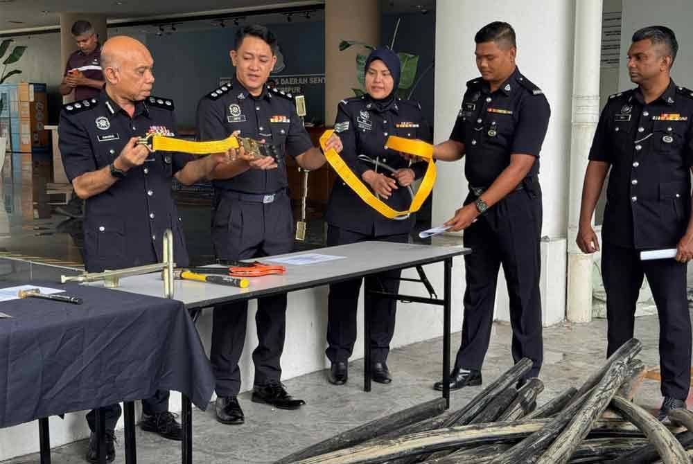 Antara peralatan digunakan untuk mencuri kabel milik Telekom Malaysia.