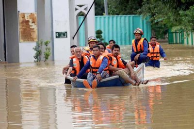 Perbuatan membuat panggilan palsu tidak sepatutnya dilakukan oleh mana-mana pihak kerana boleh mengganggu operasi menyelamat. Gambar hiasan