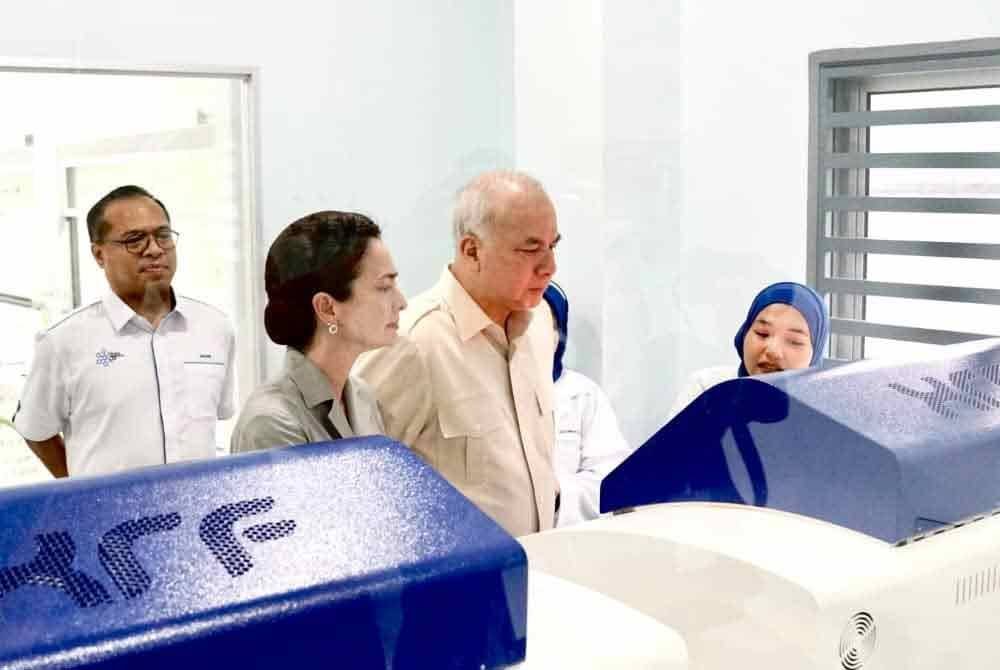 Sultan Nazrin dan Tuanku Zara berkenan berangkat ke makmal analisis NR-REE, TML di Simpang Pulai pada Sabtu - Foto: MB Inc Perak