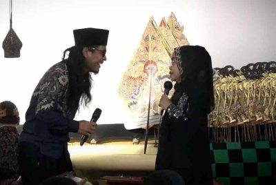 Beliau dengan selamba menyebut fizikal Yati Pesek sebagai 'kejelekan'. Foto Agensi