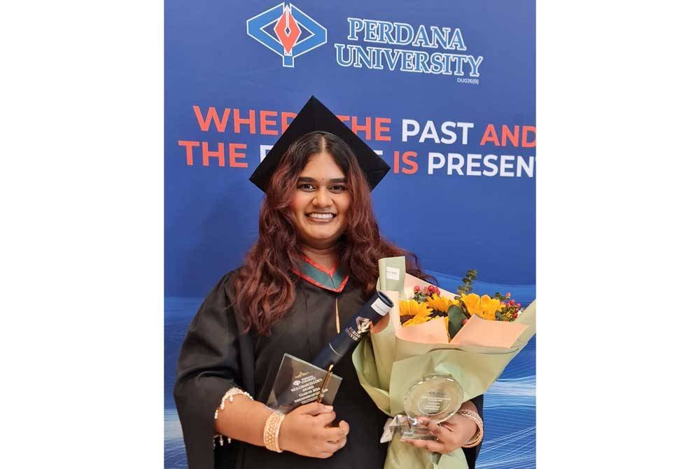 Darchayani bolot lapan anugerah pada Majlis Konvokesyen Ke-7 Universiti Perdana 2024.