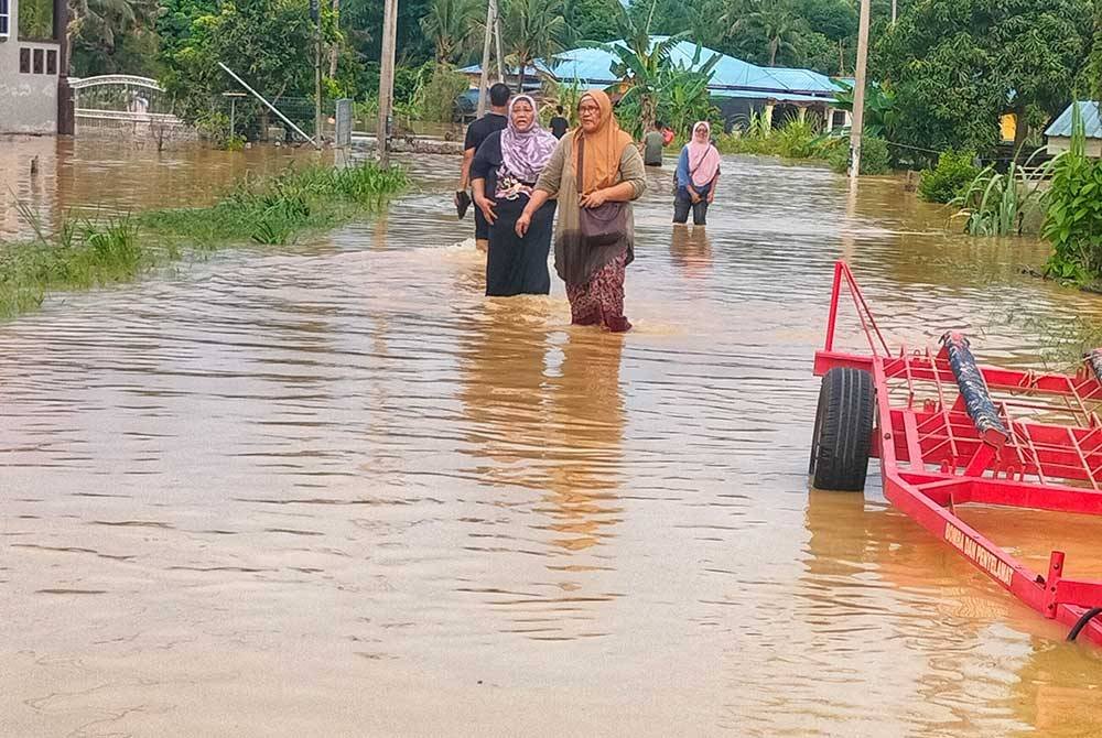 Keadaan banjir yang berlaku di Kampung Batu Kapor pada 14 Oktober lalu.